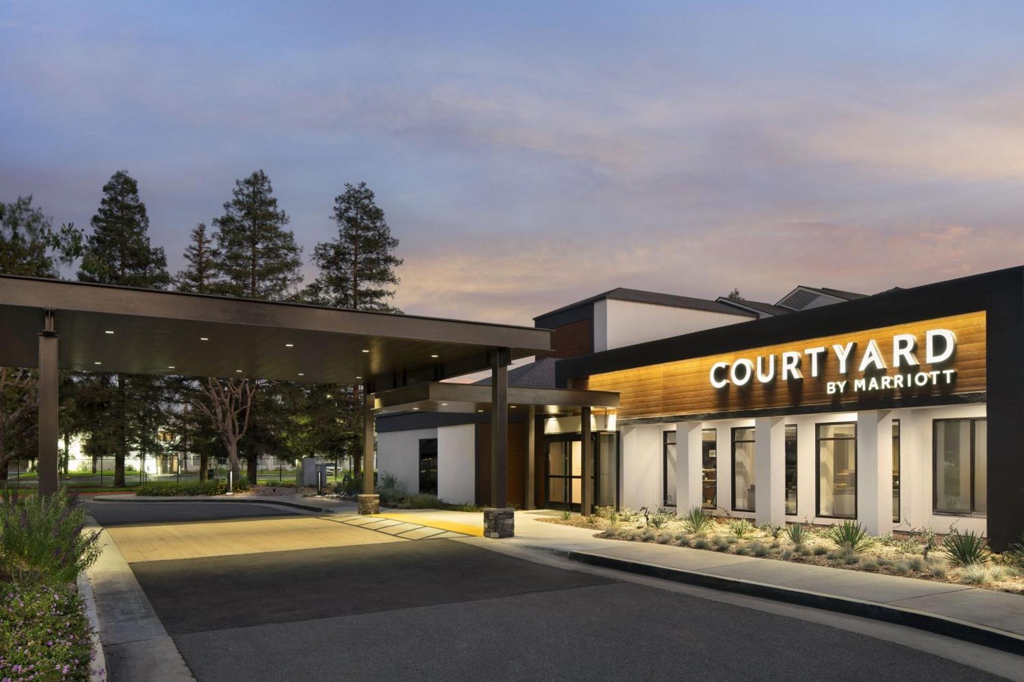 Courtyard By Marriott Bakersfield Hotel Exterior foto