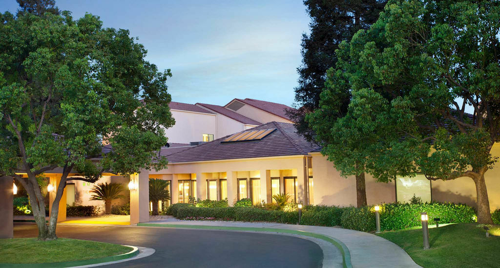 Courtyard By Marriott Bakersfield Hotel Exterior foto